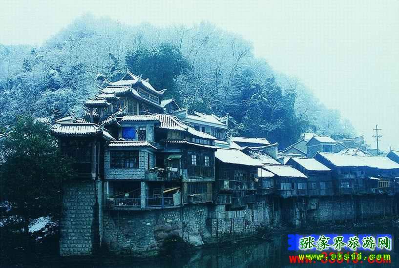 長(zhǎng)沙往返A(chǔ)8線：鳳凰古城、梵凈山、德夯苗寨汽車三日游