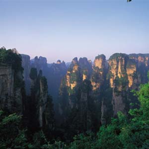 單獨成團N線：張家界、天子山、寶峰湖、猛洞河漂流、鳳凰古城四晚五日湘西全景游